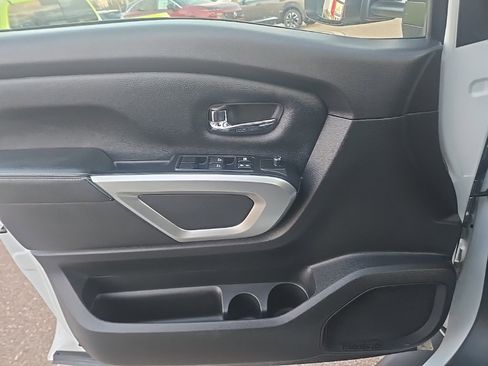Used 2018 Nissan Titan PRO-4X image 10