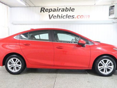 Used 2018 Chevrolet Cruze LT w/ Convenience Package FWD image 4