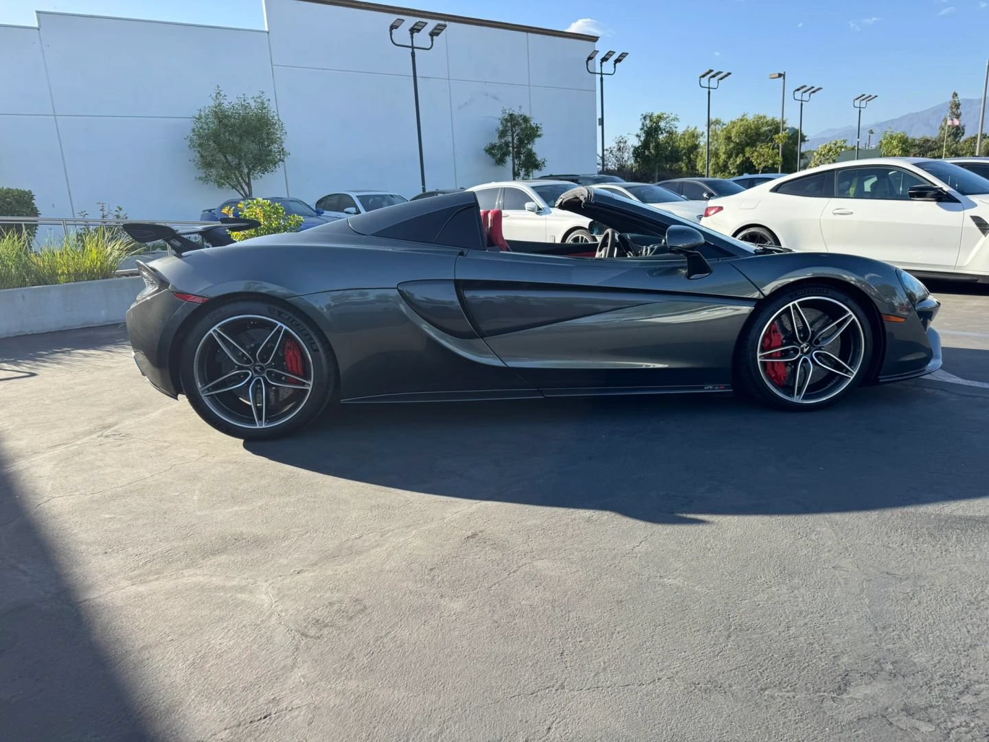 Used 2019 McLaren 570S Spider RWD image 17
