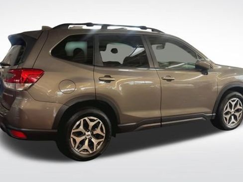 Used 2021 Subaru Forester Premium w/ Popular Package #1 AWD/4WD image 9