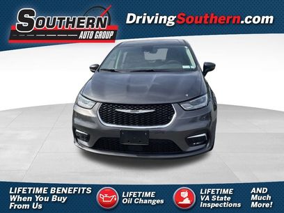 Used 2023 Chrysler Pacifica Touring-L