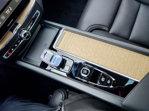 New 2026 Volvo XC60 B5 Ultra w/ Protection Package Premier image 26