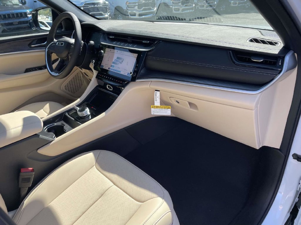 New 2027 Jeep Grand Cherokee Limited AWD/4WD image 14