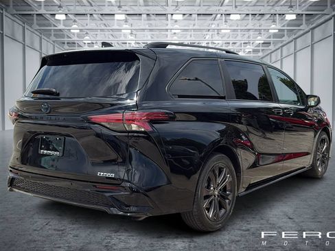 Used 2021 Toyota Sienna XSE w/ XSE Plus Package FWD image 5