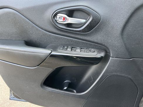 Used 2023 Jeep Cherokee Altitude Lux image 25