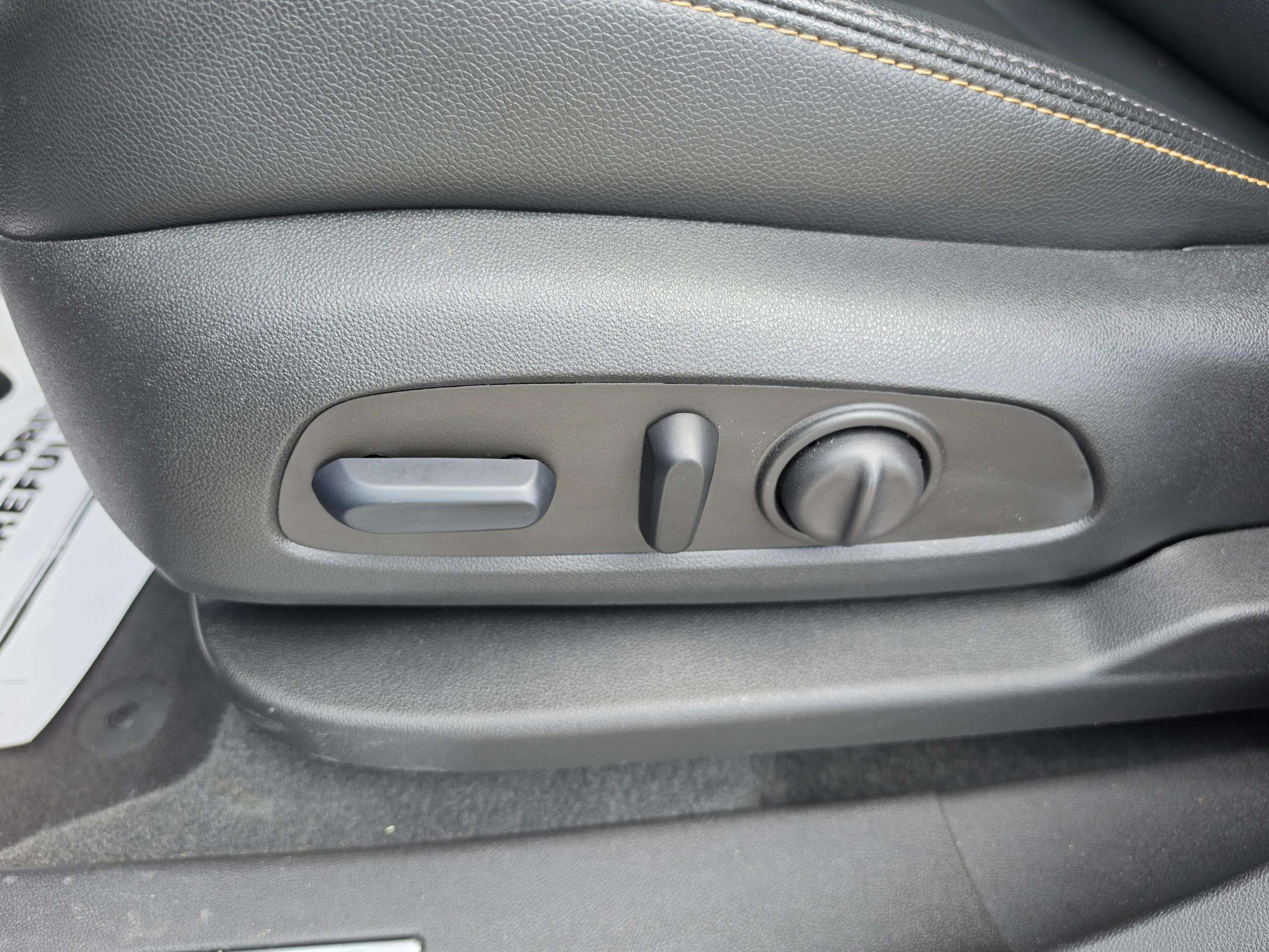 Used 2024 Chevrolet Equinox Premier FWD image 26