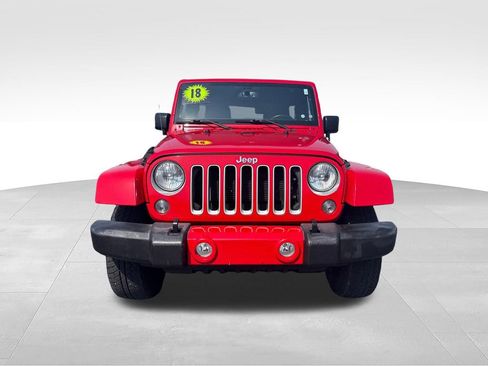 Used 2018 Jeep Wrangler Unlimited Sahara w/ Connectivity Group AWD/4WD image 9