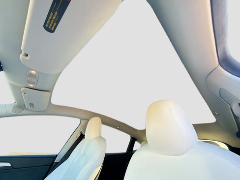 Used 2022 Tesla Model Y Performance image 27