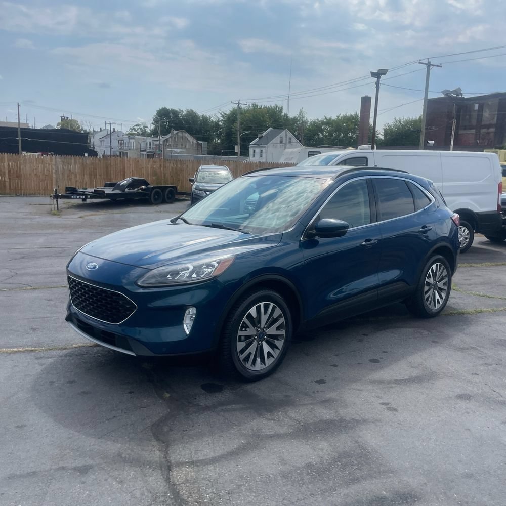 Used 2020 Ford Escape Titanium w/ Titanium Premium Package 2.0 AWD/4WD image 2