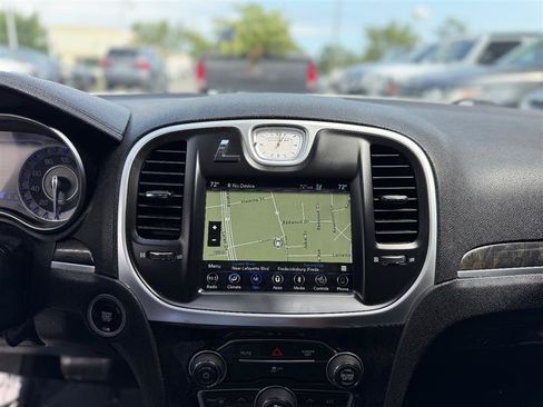 Used 2019 Chrysler 300 Limited AWD/4WD image 36