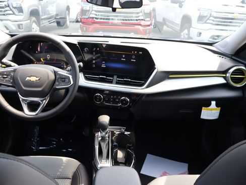 New 2026 Chevrolet Trax LT w/ LT Convenience Package FWD image 18