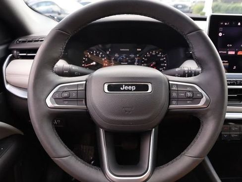 Used 2025 Jeep Compass Limited AWD/4WD image 10