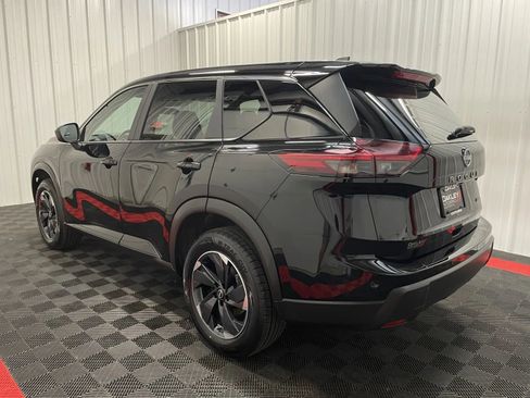 Used 2025 Nissan Rogue SV AWD/4WD image 2