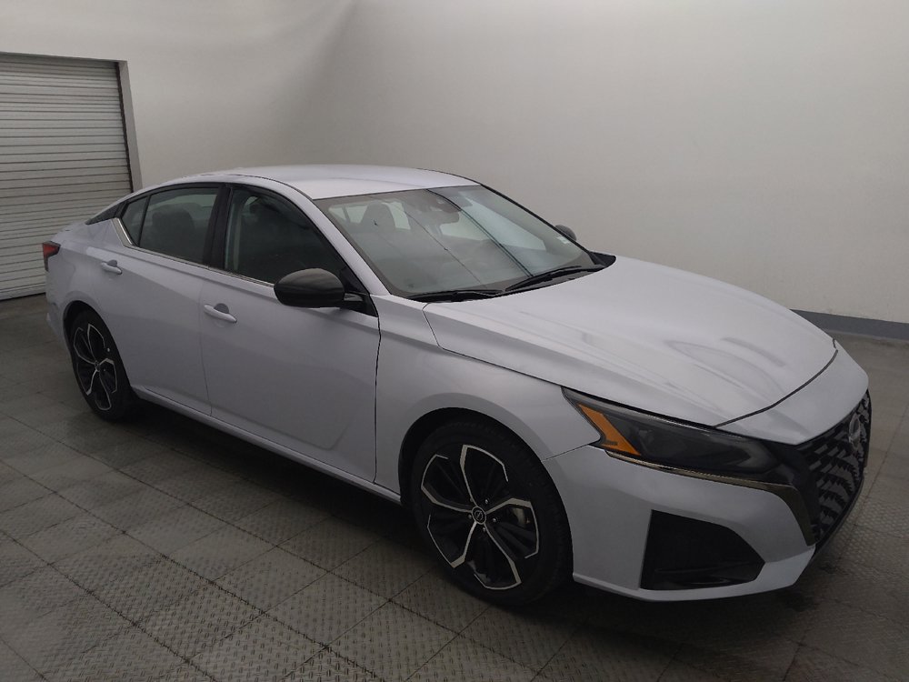 Used 2025 Nissan Altima 2.5 SR FWD image 11