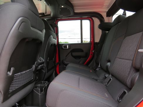 New 2025 Jeep Gladiator Mojave image 17