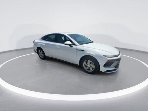 Used 2025 Hyundai Sonata SE FWD image 2