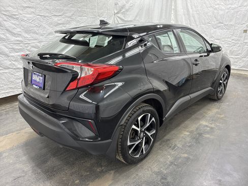 Used 2018 Toyota C-HR XLE FWD image 3