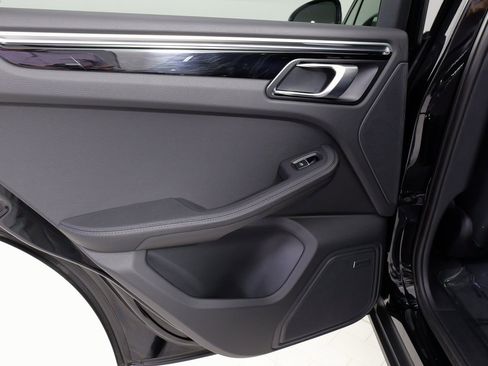 Used 2024 Porsche Macan image 37