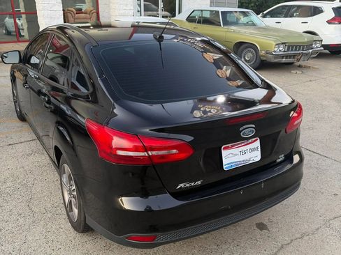 Used 2017 Ford Focus SE FWD image 3
