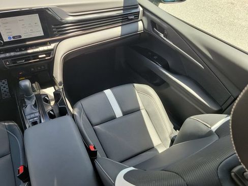 Used 2025 Toyota Camry SE FWD image 14