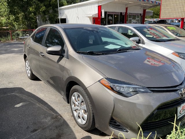 Used 2017 Toyota Corolla LE FWD image 3