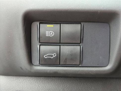 Used 2021 Toyota Highlander XLE image 18