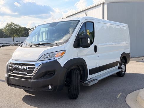 Used 2025 RAM ProMaster 2500 w/ U-Haul Equipment Group FWD image 13