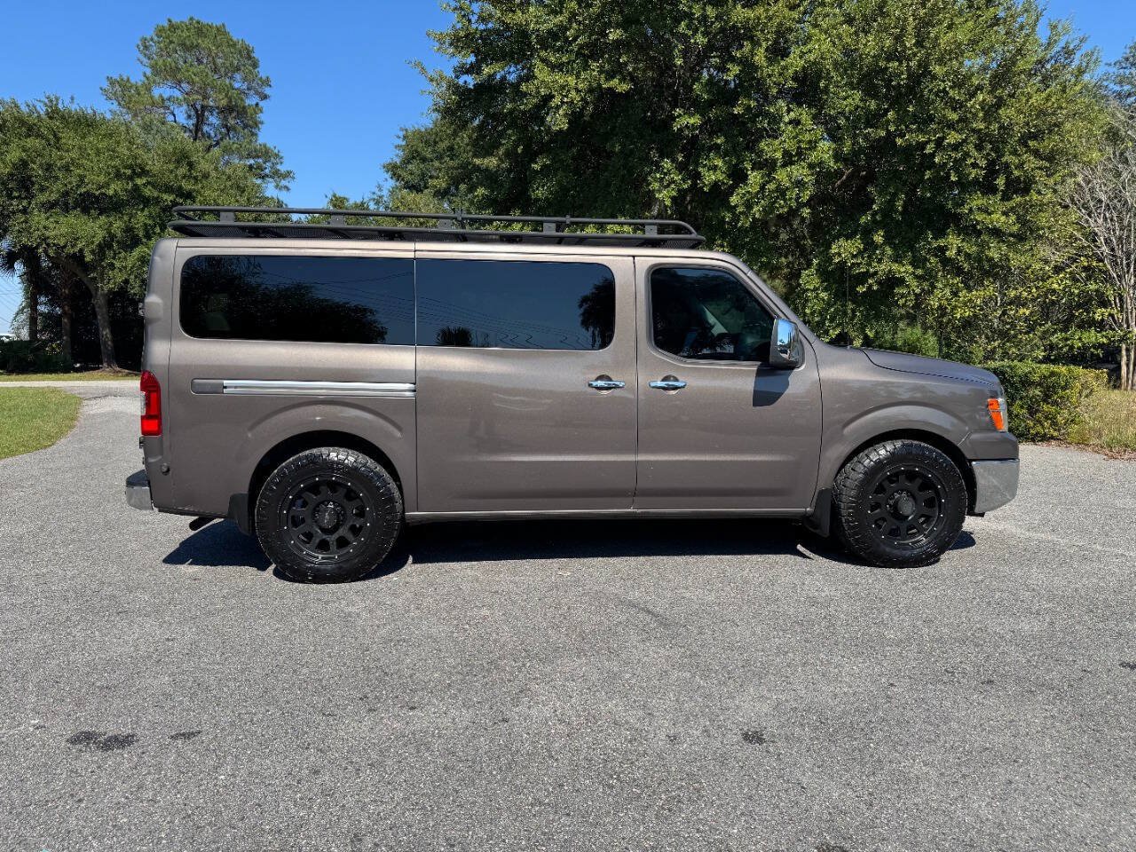 Used 2017 Nissan NV 3500 SL RWD image 7