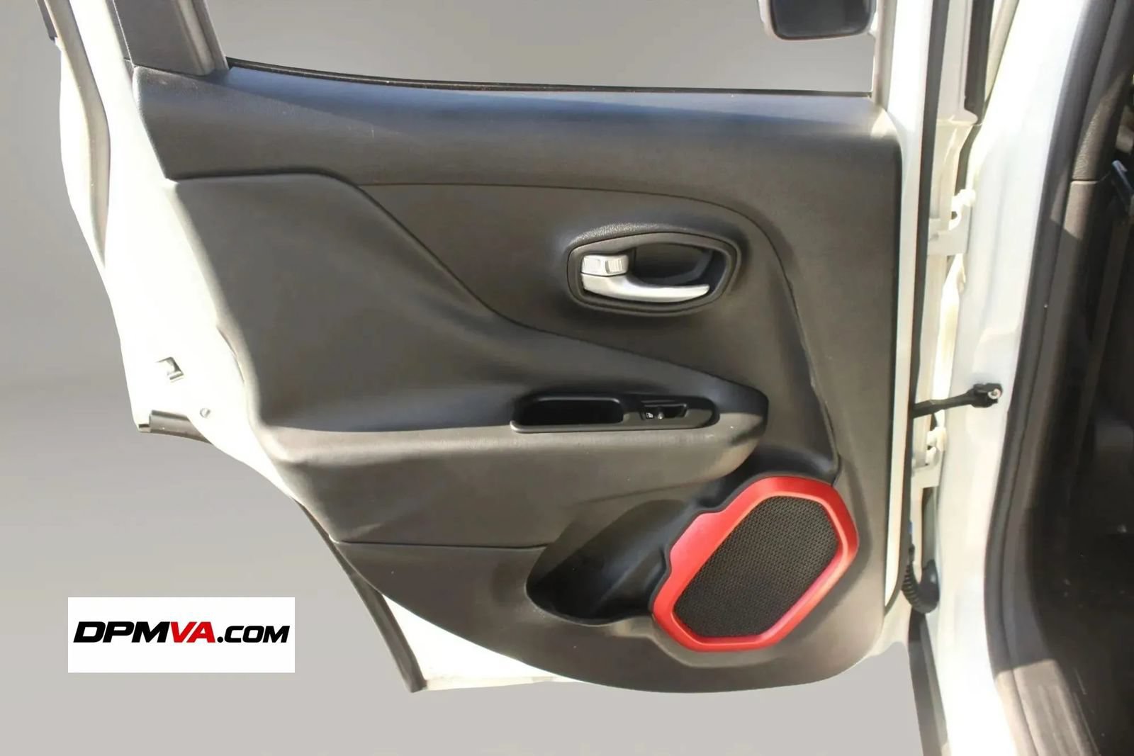 Used 2015 Jeep Renegade Trailhawk AWD/4WD image 15