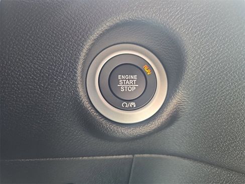 New 2025 Chrysler Voyager LX image 22