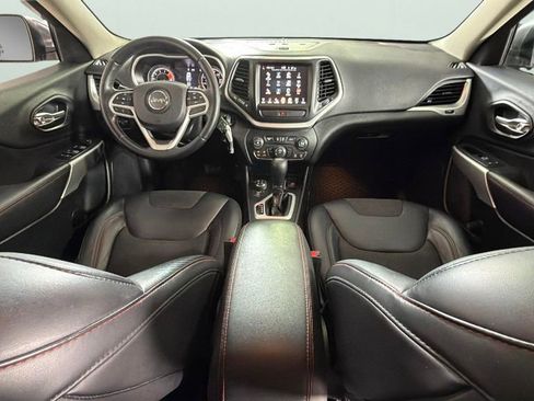 Used 2017 Jeep Cherokee Trailhawk AWD/4WD image 30