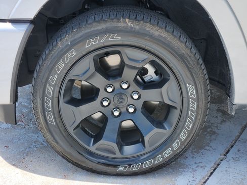 Used 2025 RAM 1500 Big Horn AWD/4WD image 15