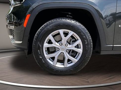 Used 2022 Jeep Grand Cherokee L Limited w/ Luxury Tech Group II AWD/4WD image 9