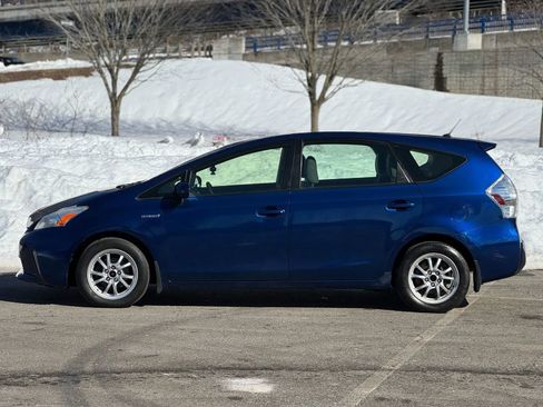 Used 2012 Toyota Prius V Two FWD image 4