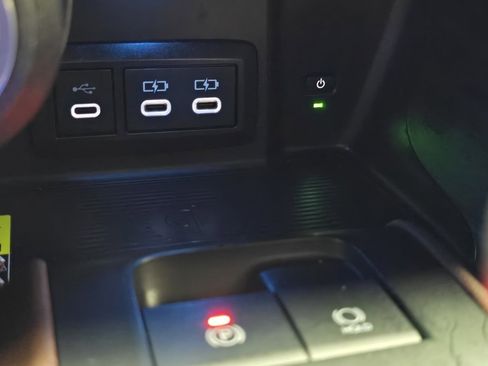 Certified 2024 Toyota Venza XLE image 27