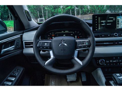 New 2025 Mitsubishi Outlander image 19