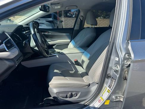 Used 2018 Toyota Camry SE w/ Convenience Package FWD image 8