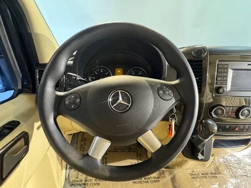 Used 2015 Mercedes-Benz Sprinter 2500 image 13
