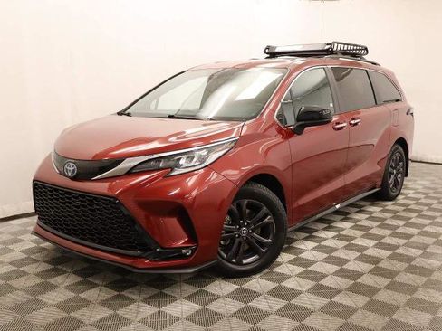 Used 2024 Toyota Sienna XSE w/ XSE Plus Package AWD/4WD image 10