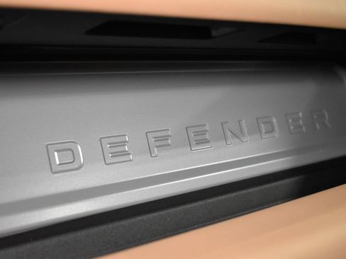 Used 2025 Land Rover Defender 130 V8 AWD/4WD image 34