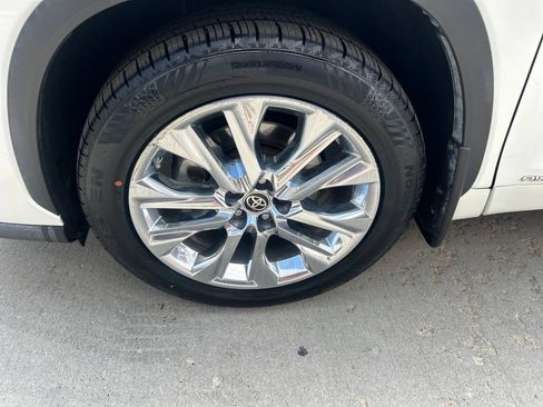 Certified 2021 Toyota Highlander Limited AWD/4WD image 16