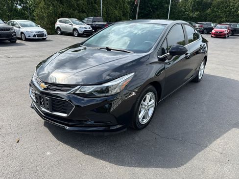 Used 2017 Chevrolet Cruze LT w/ Convenience Package FWD image 7