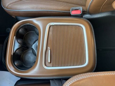 Used 2017 Chrysler Pacifica Limited w/ UConnect Theater Package image 21