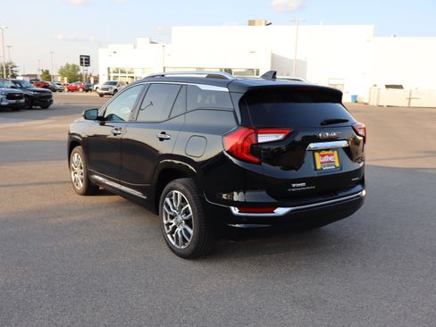 Certified 2022 GMC Terrain Denali w/ Denali Premium Package AWD/4WD image 5