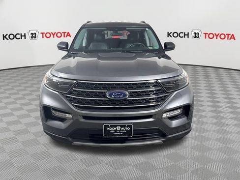 Used 2023 Ford Explorer XLT w/ Equipment Group 202A AWD/4WD image 2