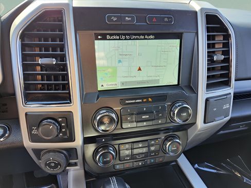 Used 2018 Ford F150 Lariat image 33