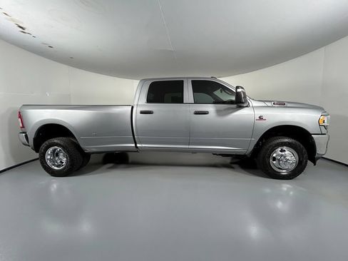 Used 2024 RAM 3500 Tradesman w/ Chrome Appearance Group AWD/4WD image 8