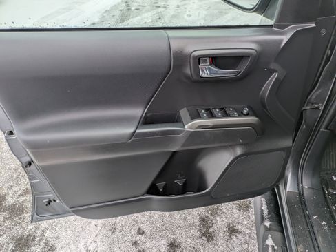 Used 2023 Toyota Tacoma TRD Sport image 6