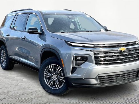 New 2026 Chevrolet Traverse LT w/ Driver Confidence Package image 2