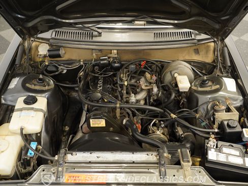 Used 1988 Volvo 240 Sedan RWD image 4